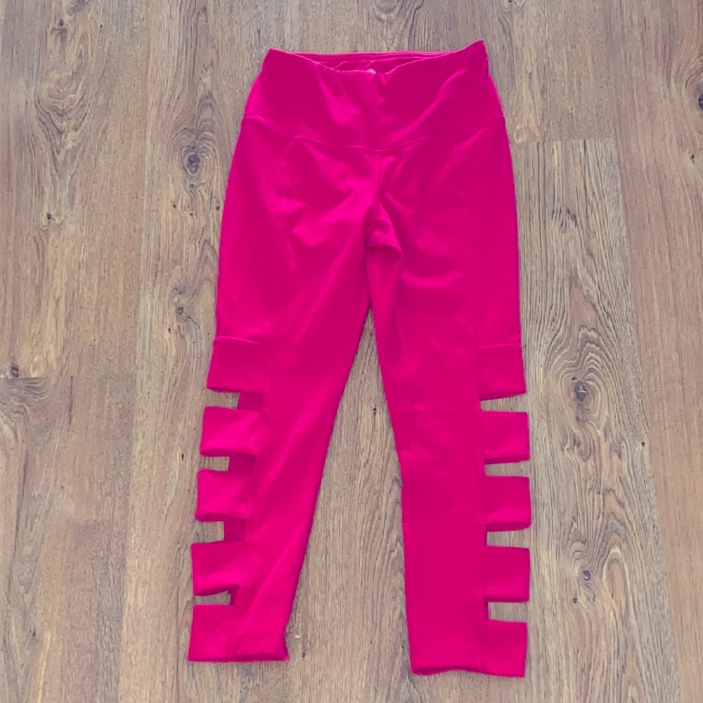 Yogalicious leggings with cute cutout design